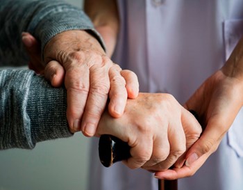 La síndrome de la fragilitat en la gent gran: què és i com hi podem intervenir com a professionals dels centres de dia?