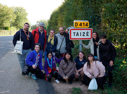 La Fundació Pere Tarrés visita la comunitat monàstica de Taizé per treballar l’espiritualitat amb els joves